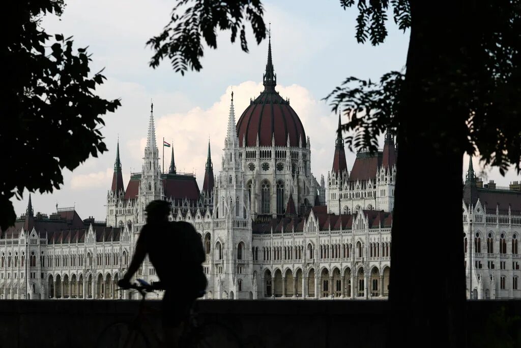 Анкор венгерский парламент. Parliament Budapest Hungary Appruved Sweden NATO. Парламент Венгрии ратифицировал заявку Швеции на вступление в НАТО.