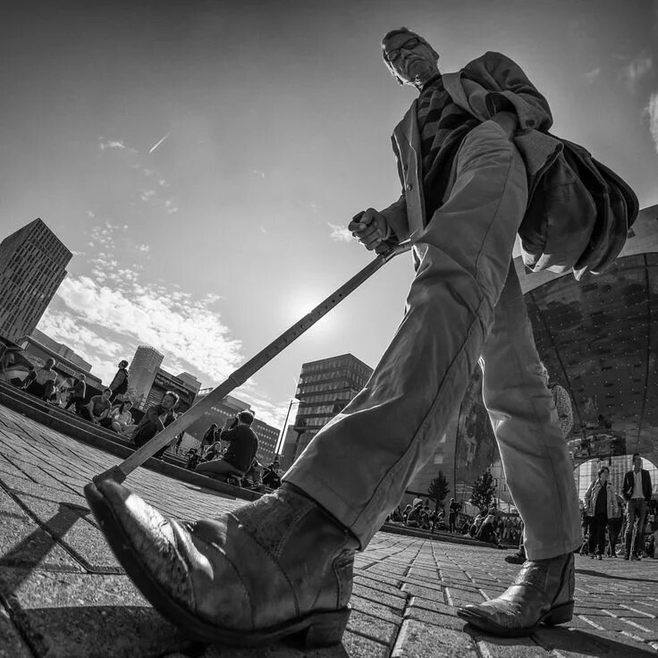 Ракурс в фотографии. Уличный фотограф. Уличная фотография. Необычный ракурс обычных вещей. Ракурсная съемка.