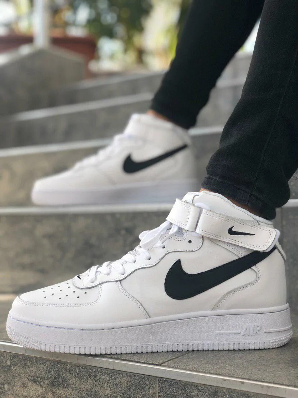 Черно белый найк аир. Nike Air Force 1. Найк АИР Форс 1 белые. Nike Force 1. Nike Air Force 1 мужские.