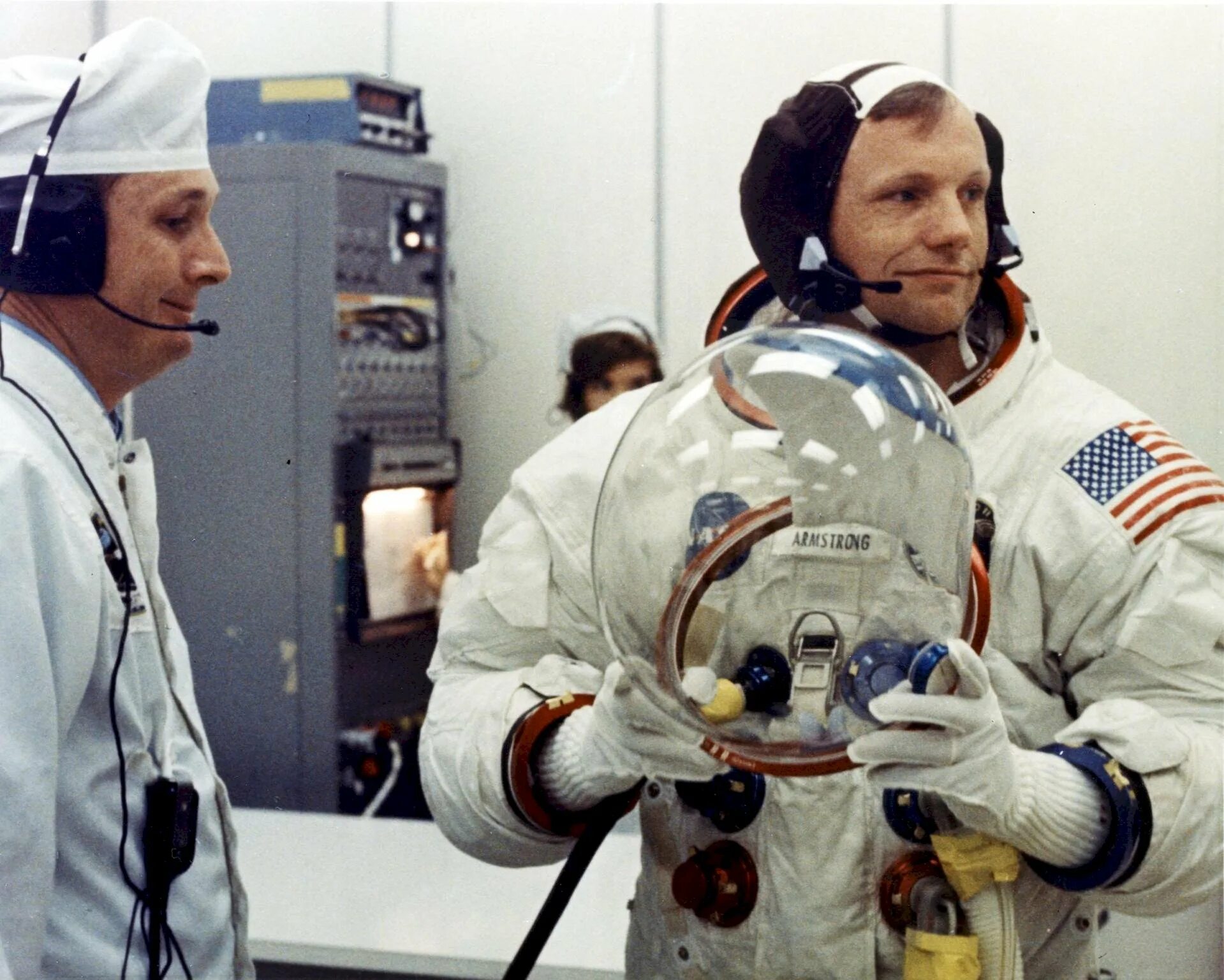 Скафандры для полета на луну изготавливали лучшие. Аполлон 11 Армстронг.