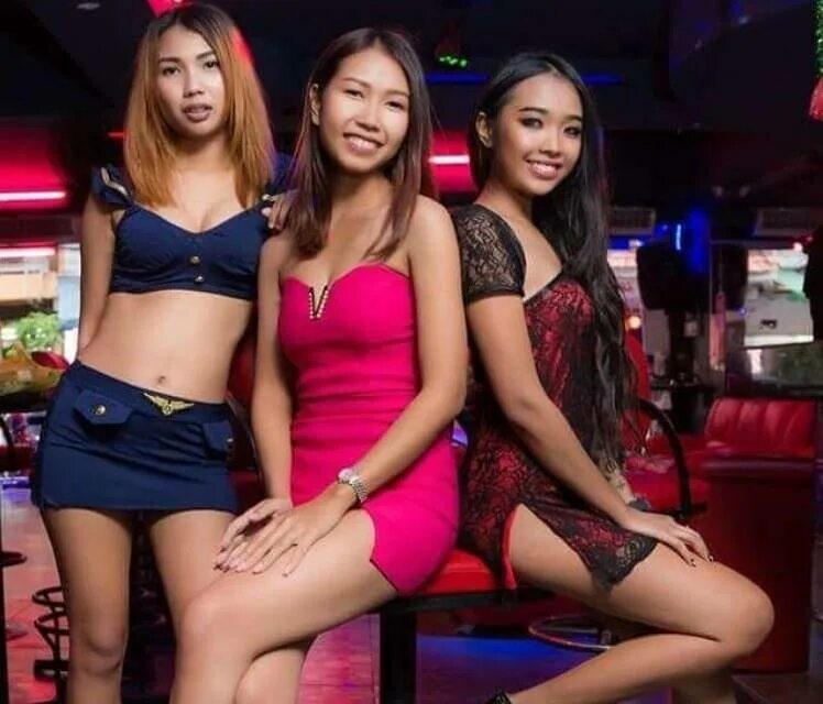 Тайки больно. Gogo Bar Паттайя. Ladyboy go go Паттайя. Тайланд девушки бар. Go go бар в Тайланде.