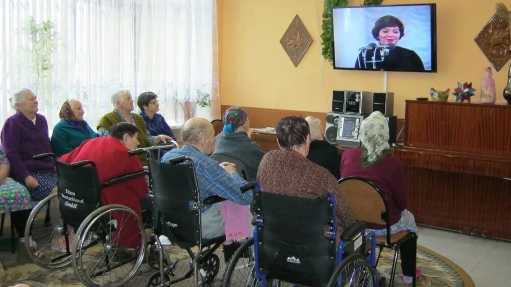 Брянский интернат. Дом инвалида  брянская обл г новозыбков. дом-интернат г.новозыбкова. интернат для инвалидов и пенсионеров закрыли. общество защиты инвалидов в новозыбкове.