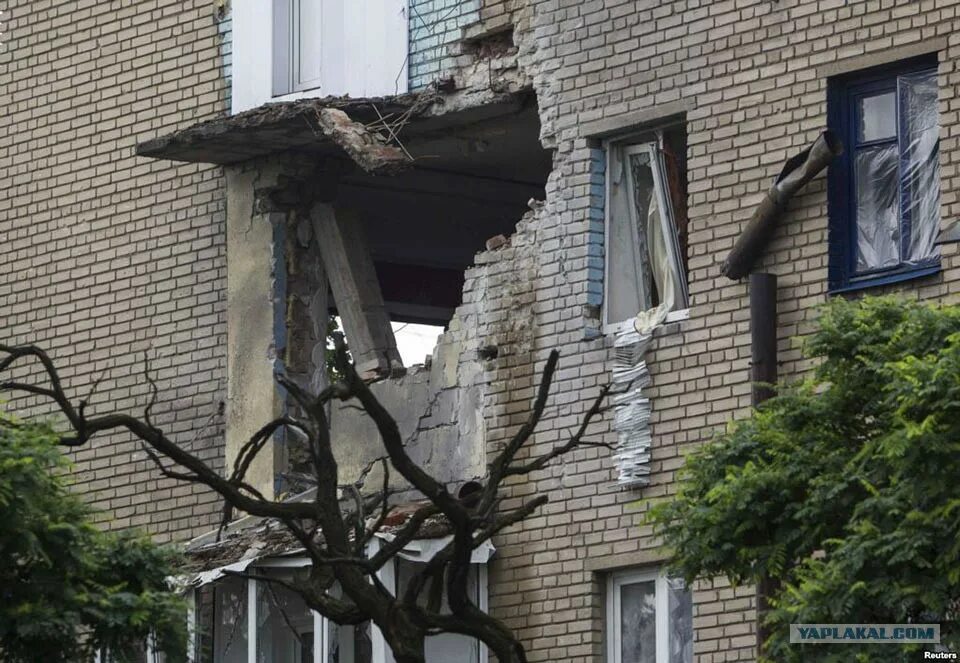 Славянск район химика 2022. Славянск июнь 2014 разрушения. Славянск обстрел дома жилого. Мирное славянска донецкой области. Славянск 29.