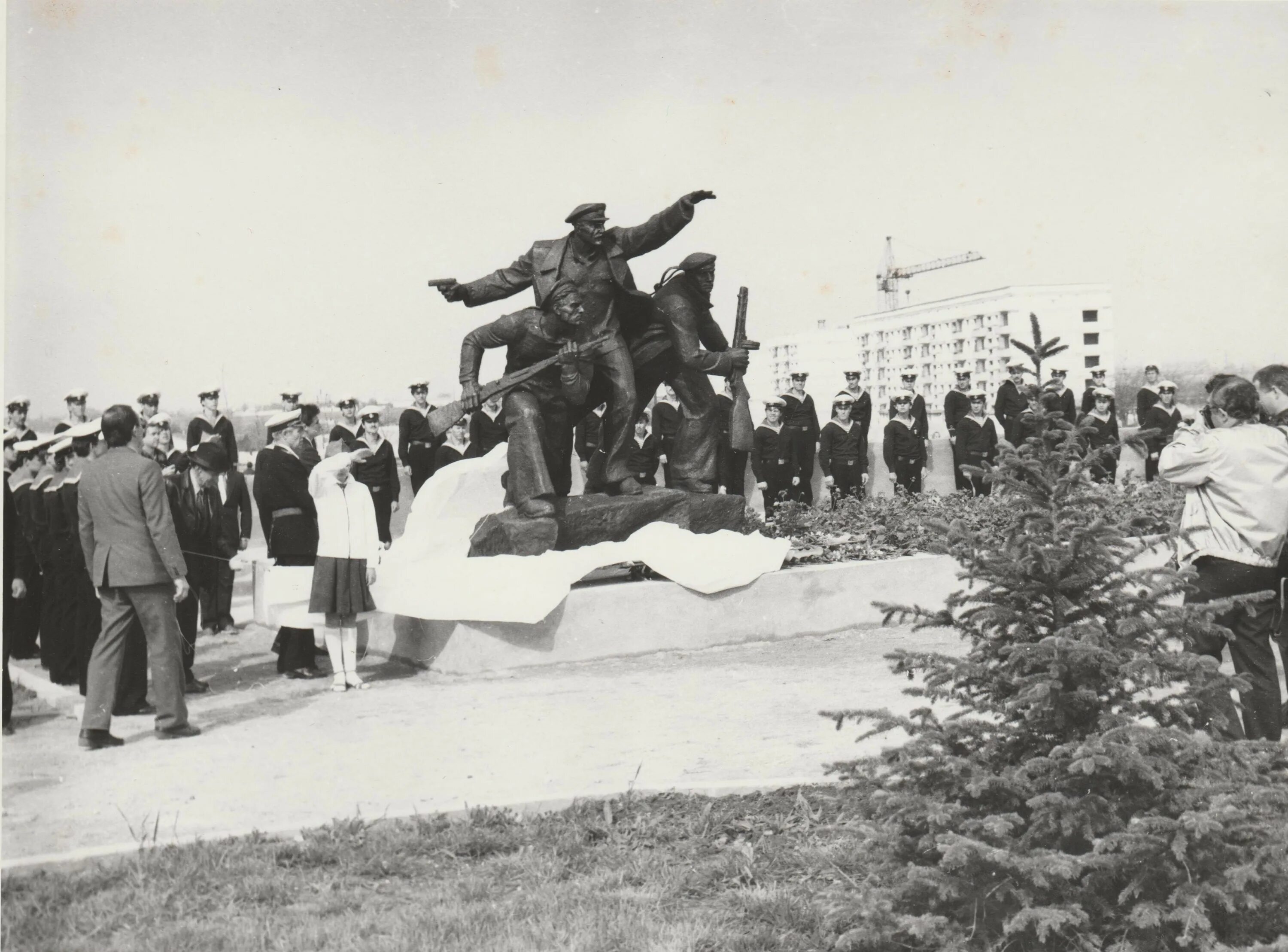 Высадка в евпатории. Мемориал красная горка Евпатория. Высадка десанта в Евпатории 1942. Памятник десанту в Евпатории. Братская могила участников Евпаторийского десанта, 1942 г..