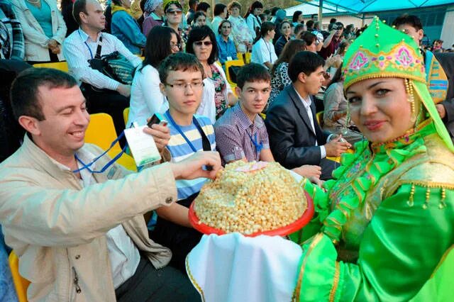 Молодежный форум татреском. Современная татарская молодежь. Татар лицо женское. Татарская национальность молодежь. Татаре форум.