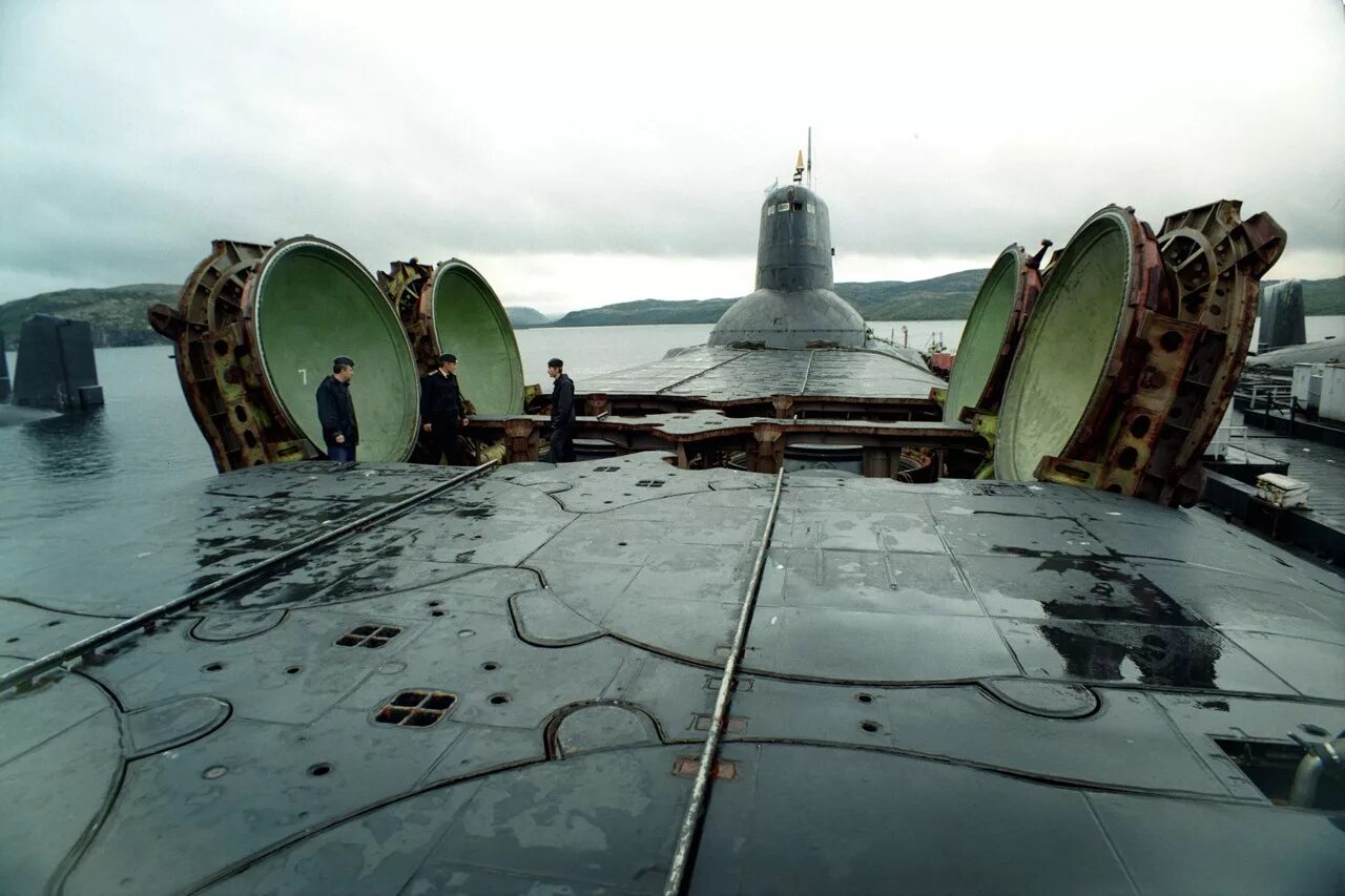 Атомные подводные лодки в мире. Подводная лодка акула. Атомная подводная лодка акула 941. Проект 941 подводная лодка. Подлодка проекта 941 акула.