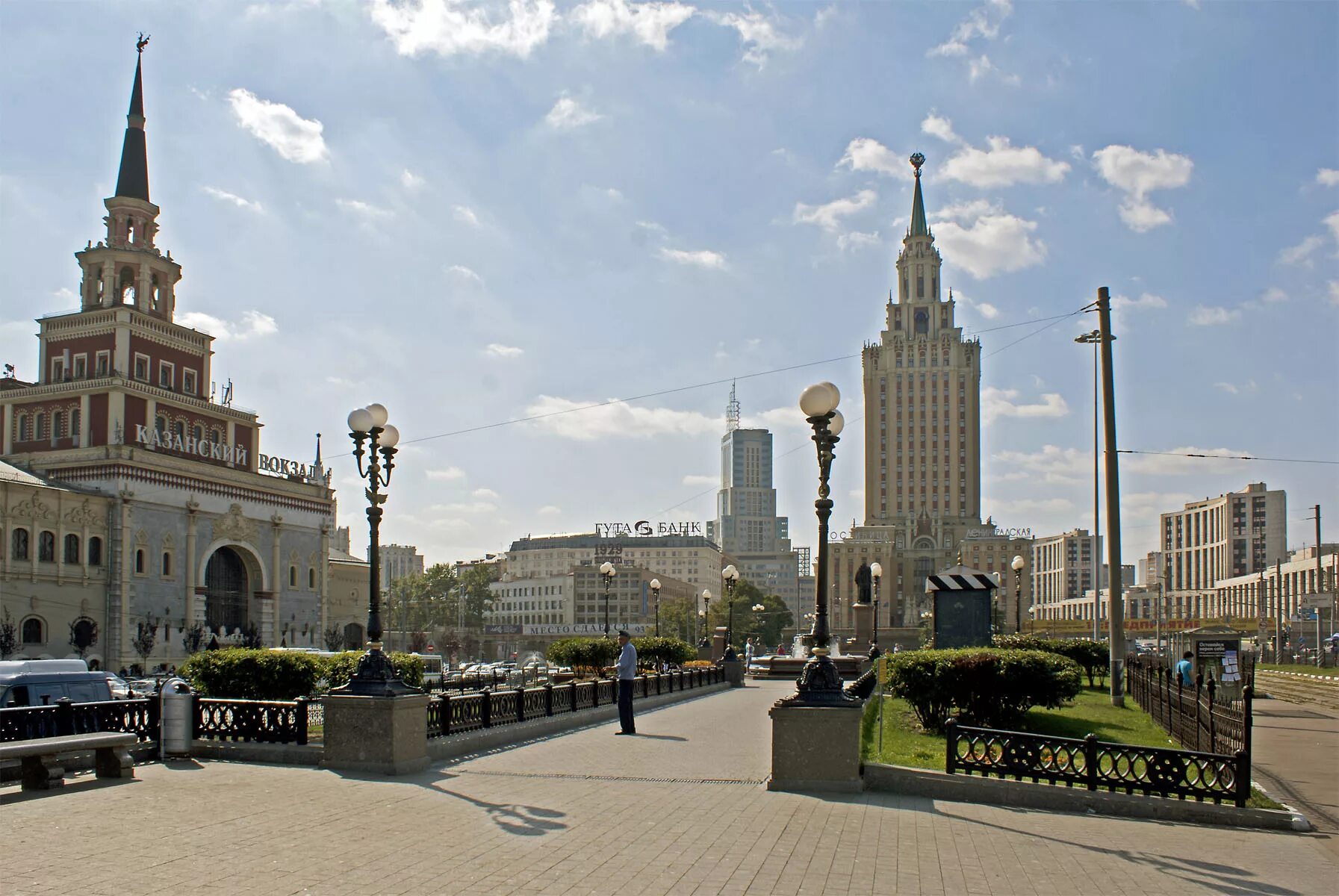 Площадь 3 вокзалов в Москве. Комсомольская площадь Москва. Комсомольская площадь вокзалы. Комсомольская площадь 3 вокзала. Московские 3 вокзала