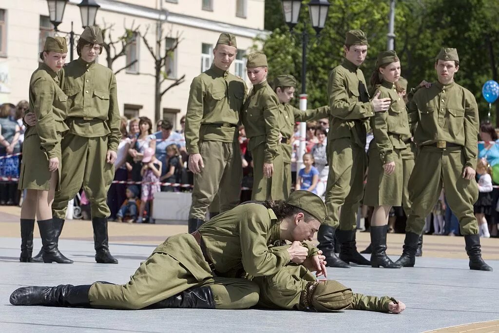 Слушать военные песни в современном исполнении. Когда мы на войне. Когда мы были на войне.... Фото когда мы были на войне. Постановка о войне.