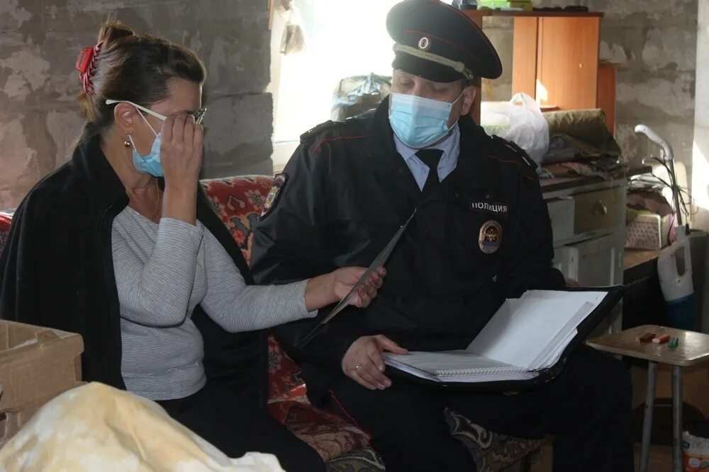 Кража денег сотрудником полиции