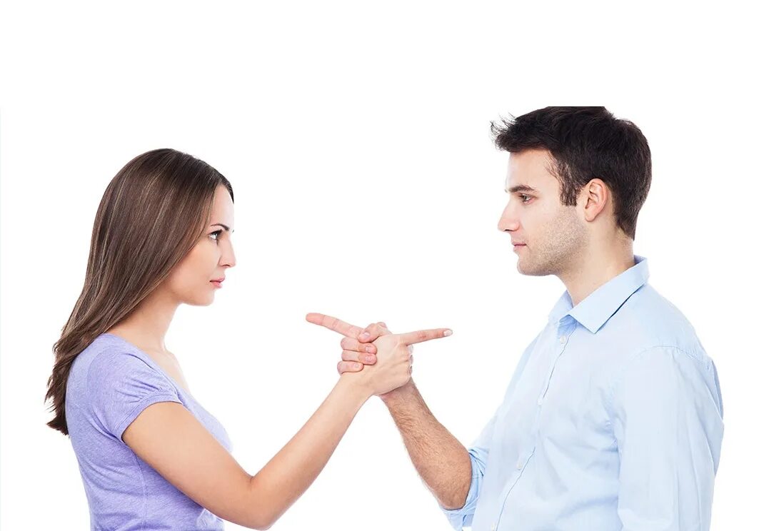 прикасаться к волосам. жесты прикосновений в общении. мужчина и женщина в офисе. муж и жена общаются. беседа мужчины и женщины.