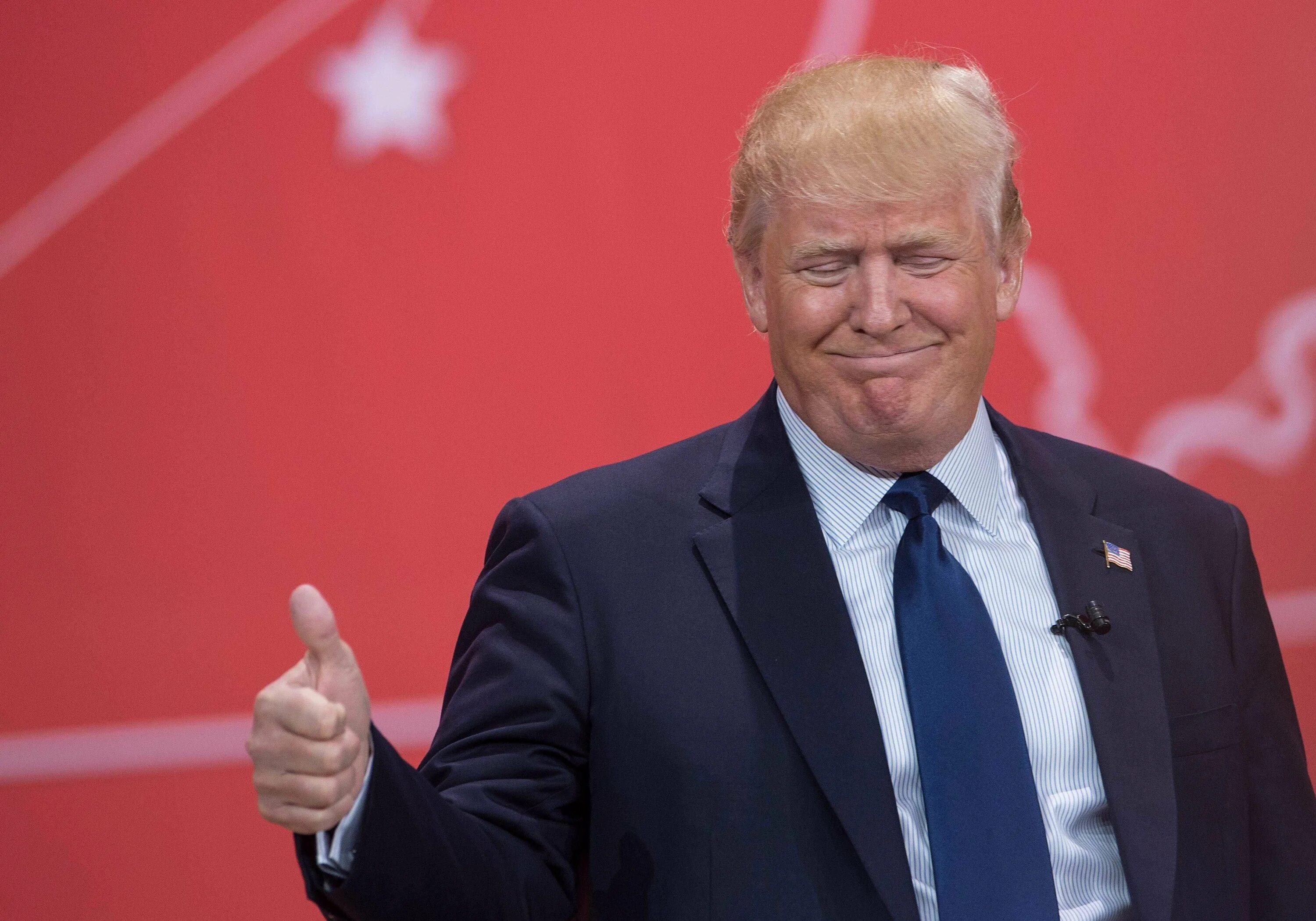 Truth social трамп. Трамп недоволен. Ладони известных людей. His trump is. His trump is.