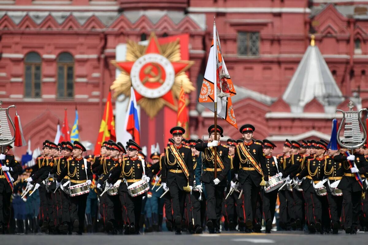 Усилить победу. Парад Победы. Парад на красной площади. Парад 9 мая. 9 Мая парад Победы.