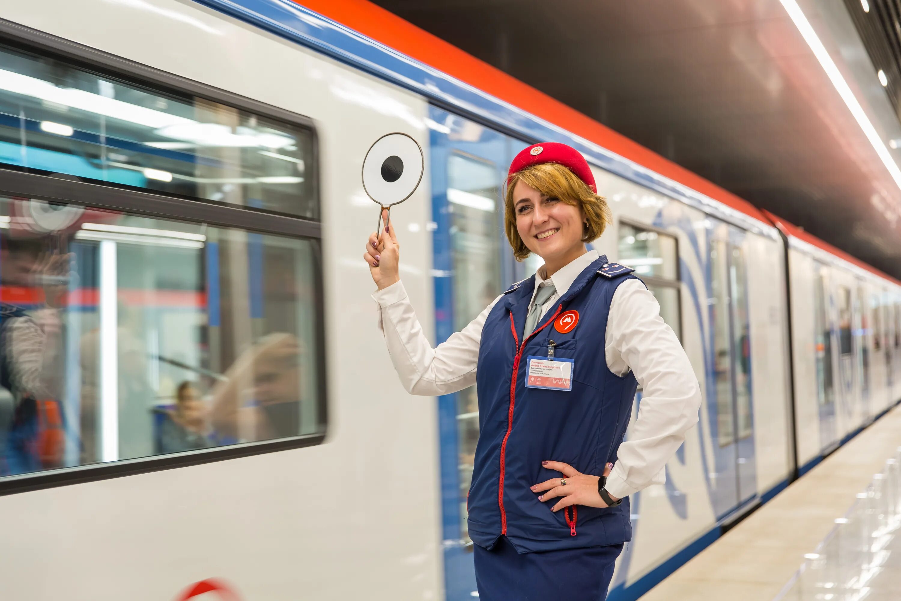 Дежурные по станции Московского метрополитена. Мосметро дежурный по станции. Дежурный по станции метрополитена Москва. Работники метрополитена. Работник московского метрополитена