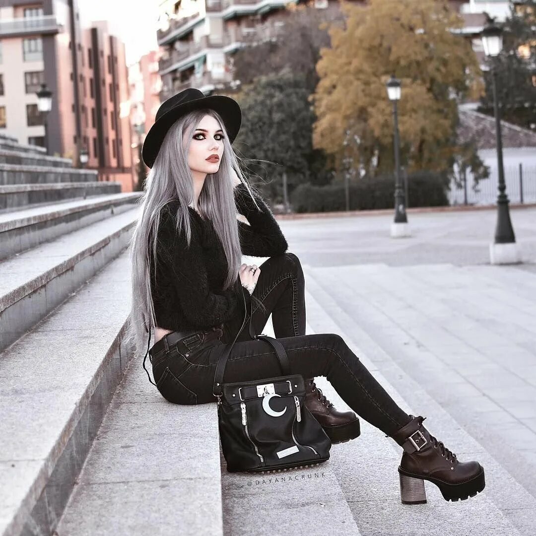 Goth outfit грандж 2020 корейская одежда. Готика субкультура. Гота е. Гота е. Готы британии 80s.