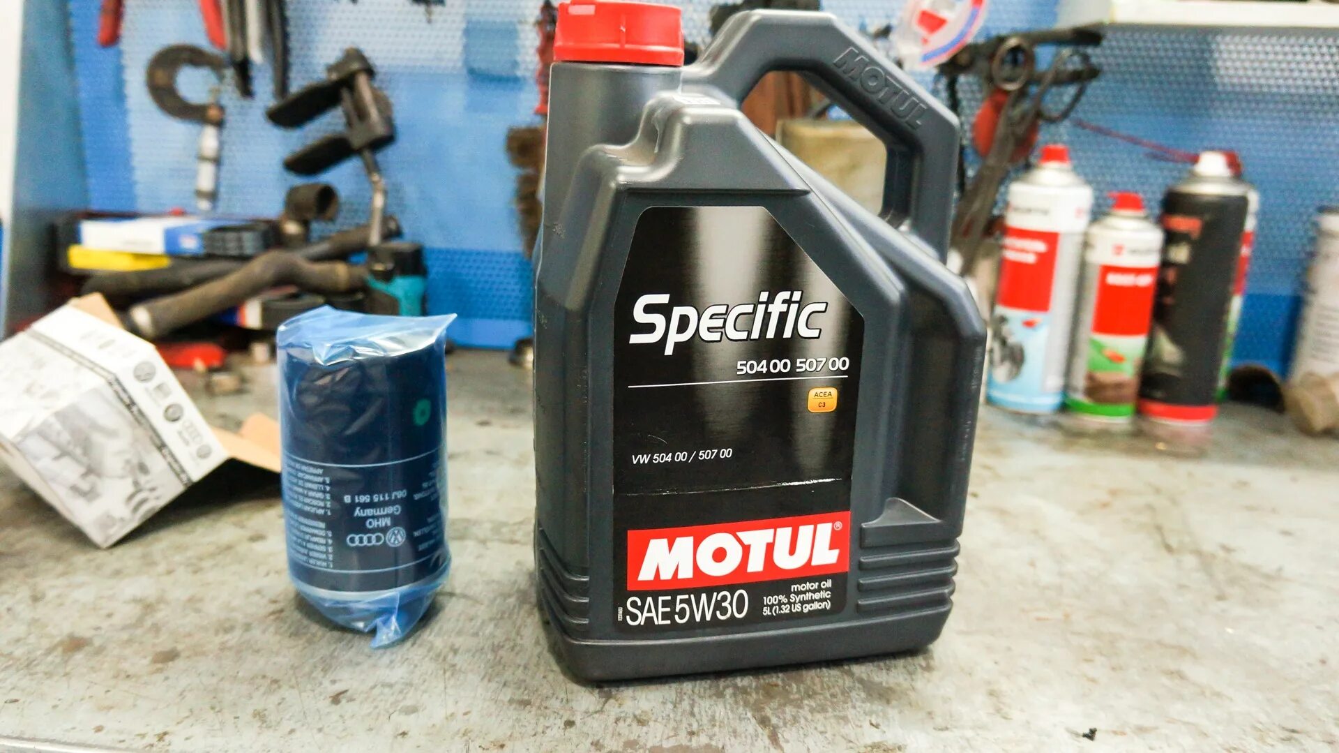 Залил масло мотюль. Мотюль для грузовиков. Масло для дизеля VW 50700. Motul для Haldex. 50400/50700 5w30 VAG артикул.