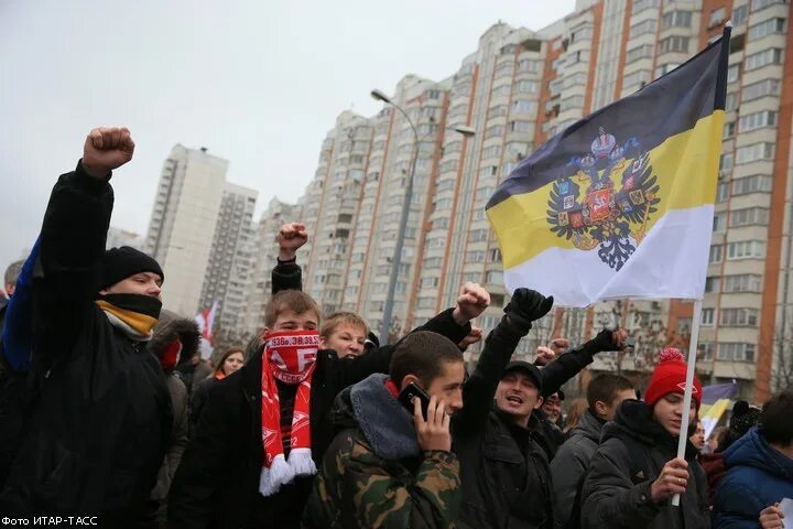 русский национализм арт. марш ультраправых в польше. день националиста. день националиста. русский марш 2017 москва.