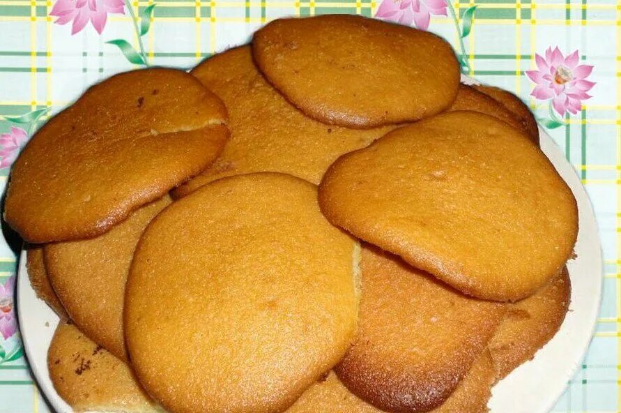 Печенье молочное. Вкусные печенья на молоке рецепт. Несдобное печенье. Песочное печенье на майонезе. Вкусные печенья на молоке рецепт.