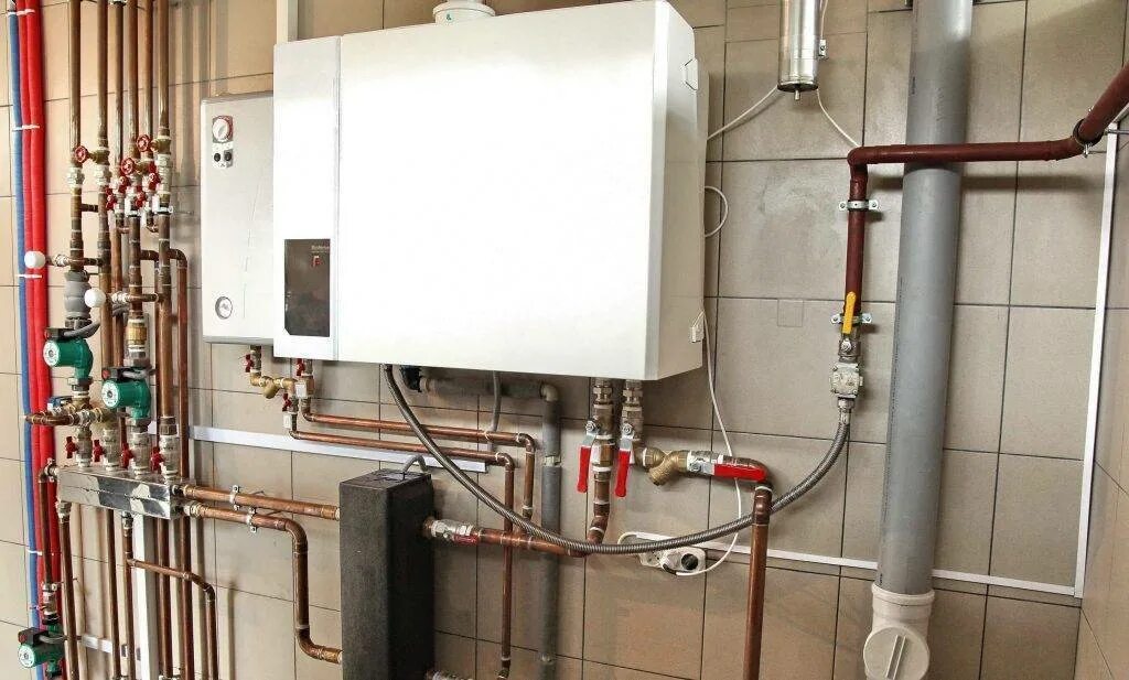 Схема включения электрокотла в систему отопления. Подключение электрокотла в частном доме. Схема монтажа отопления с электрическим котлом. Схема обвязки системы отопления с электрическим котлом. Схема обвязки твердотопливного и электрического котлов.