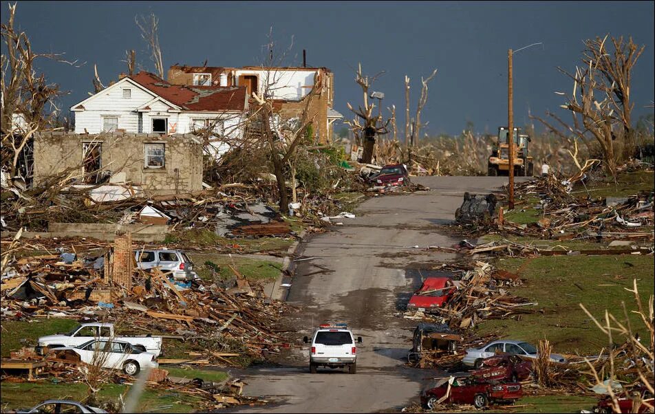 Ужасные события произошедшие в. Разрушения после Торнадо. Tornado Joplin Missouri 2011. Торнадо в Миссури США. Джоплин в штате Миссури.