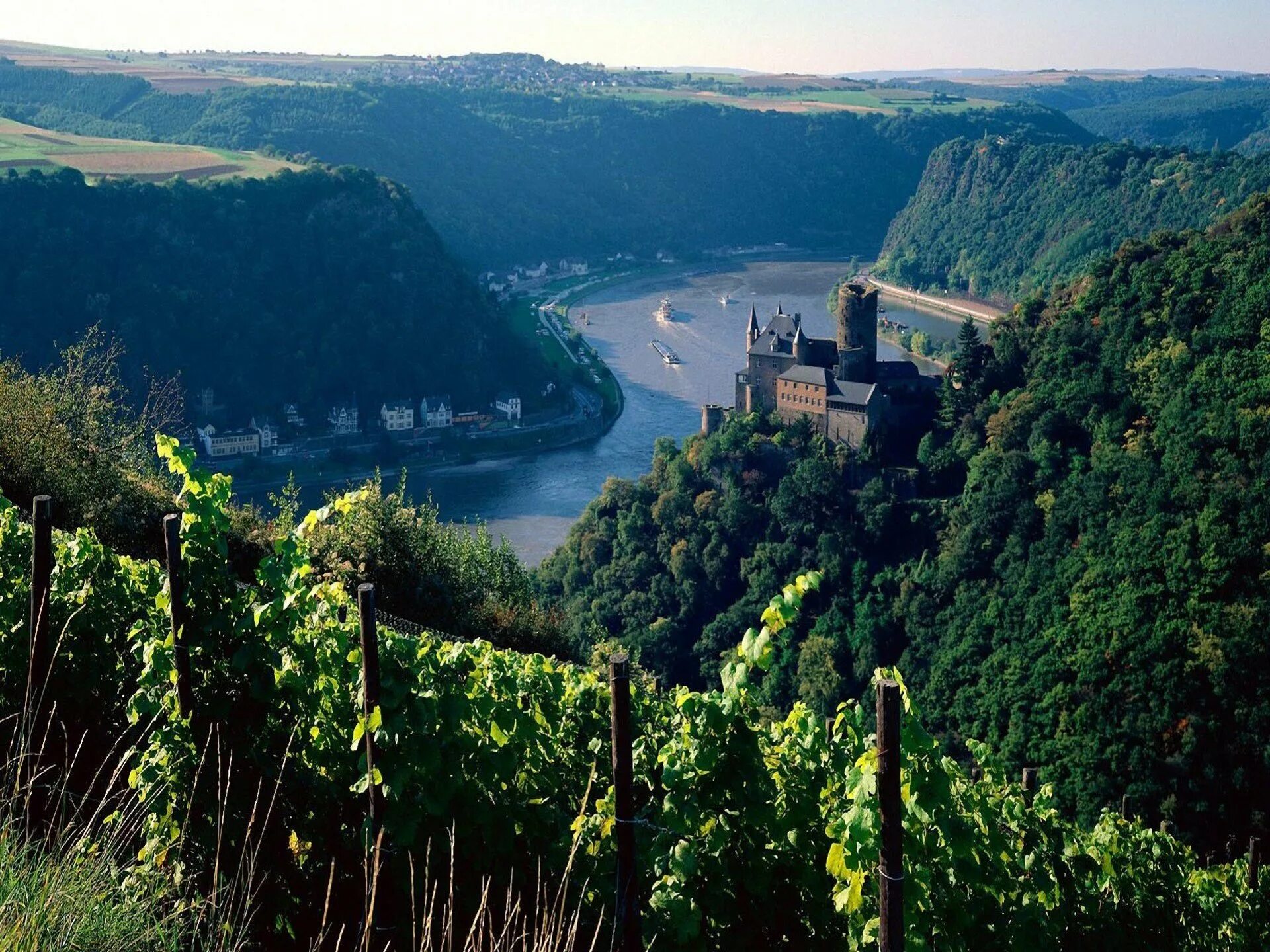 Как называется река германии. Река Рейн в Германии. Долина среднего Рейна Германия. Долина реки Рейн Германия. Рейнская Долина в Германии.