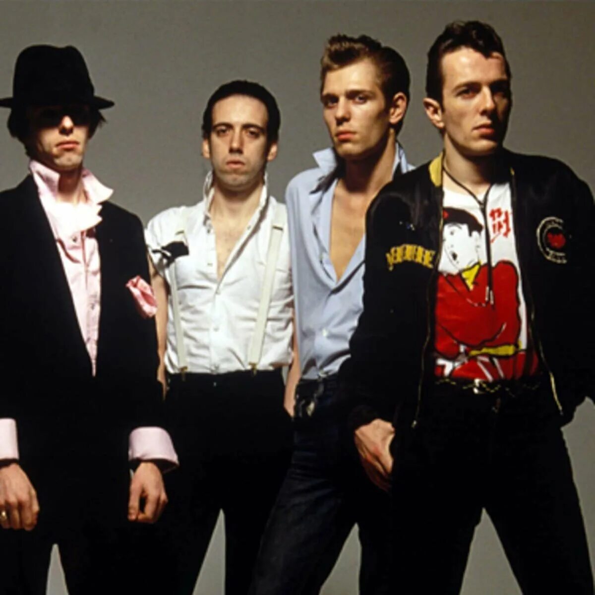 Время 7 песня. Группа the Clash. The Clash 1977. Группа мальчишник.