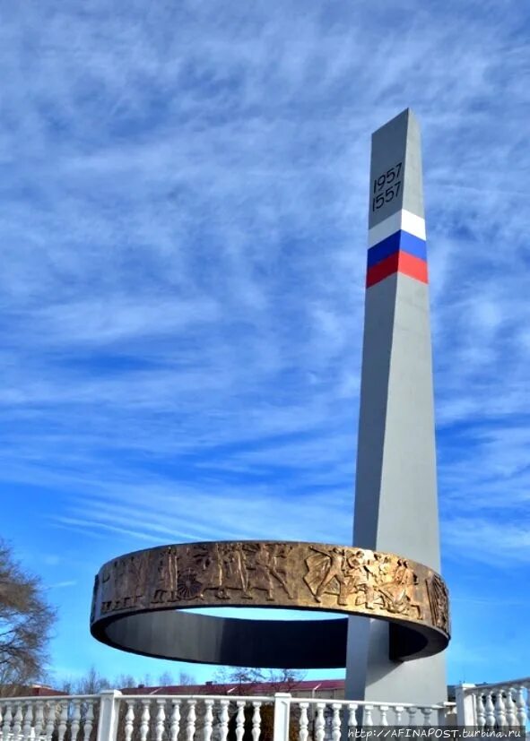 Дружба черкесск. Карачаево-Черкесская Республика столица. Памятник-"Дружба народов Карачаево-Черкесии".