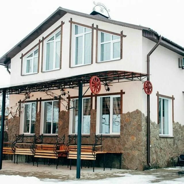 Беларусь старинный частный дом. Дома в гомеле фото. Дом под углом в гомеле. Дом в гомеле. Дома в гомеле фото.