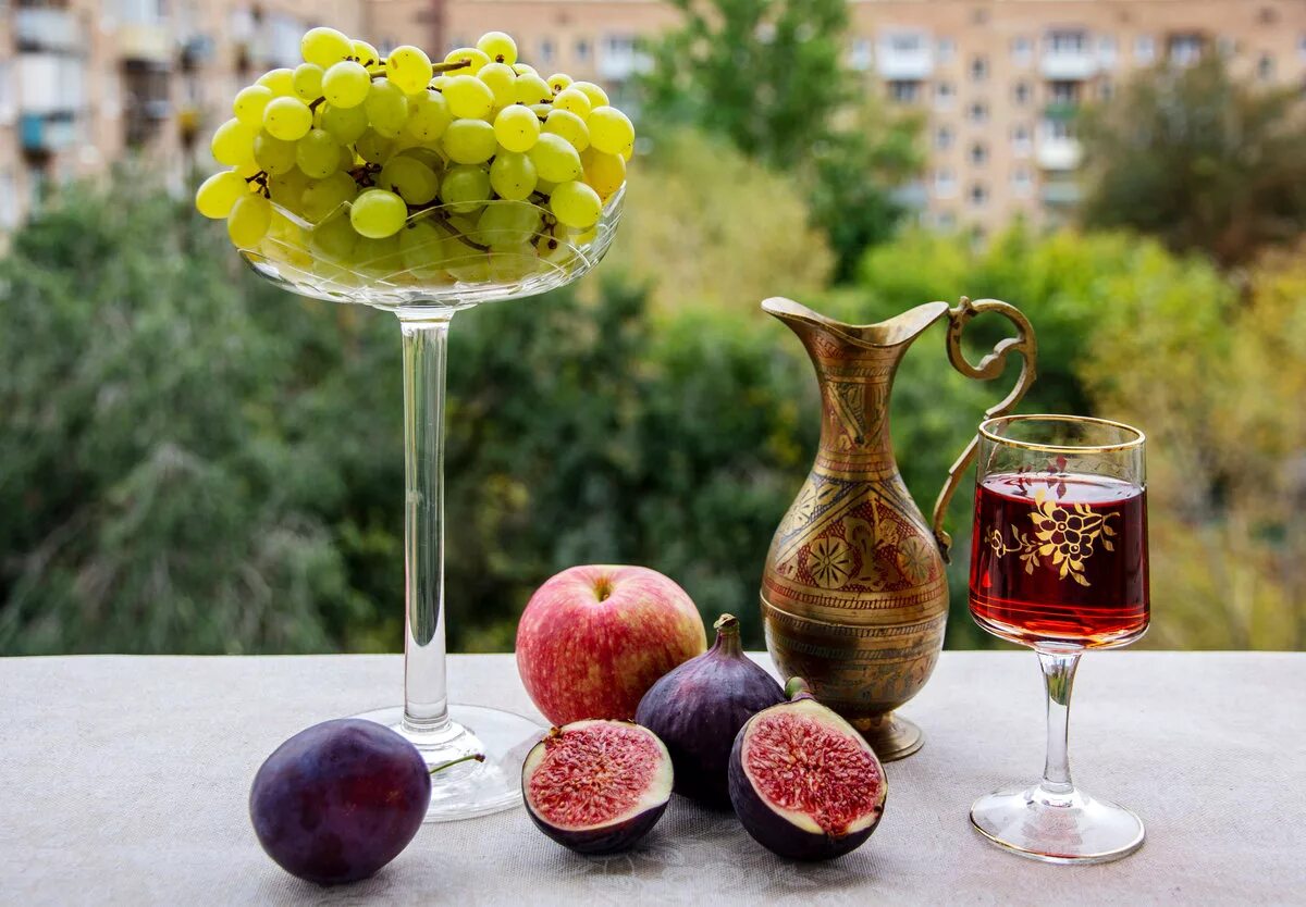 Виноградно лимонного вина. Гранат, виноград, инжир. Гранат и инжир. Гранат и виноград. Инжир и виноград.