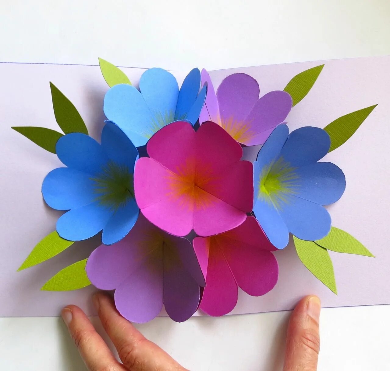 Открытка с цветами из бумаги своими руками. Поделка цветы. Аппликация.цветы. Поделки из цветной бумаги. Объемная аппликация цветы.