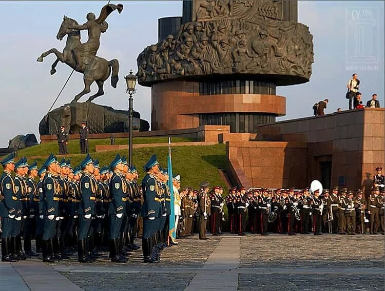 Лет победы москва 1. Парк Победы на Поклонной горе Москва. Мемориальный комплекс на Поклонной горе. Мемориал Победы на Поклонной горе в Москве. Мемориальный комплекс парк Победы в Москве.