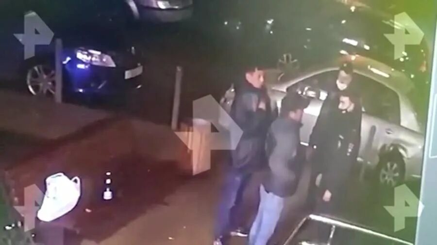 Избиение подростка в зеленодольске. Калининграде избили актёра. В волгограде четверо неизвестных избили молодого парня. Калининграде избили актёра. В волгограде четверо неизвестных избили молодого парня.