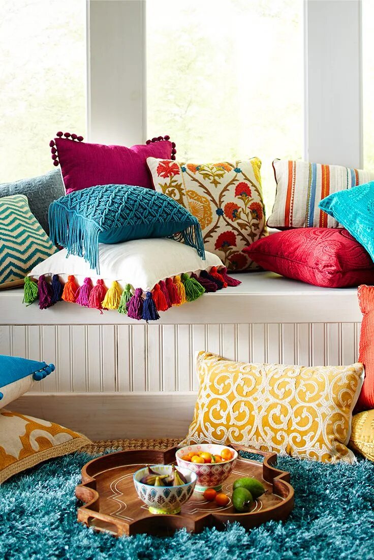 Декоративные подушки. Цветные подушки в интерьере. Стильные декоративные подушки. Яркие декоративные подушки в интерьере.