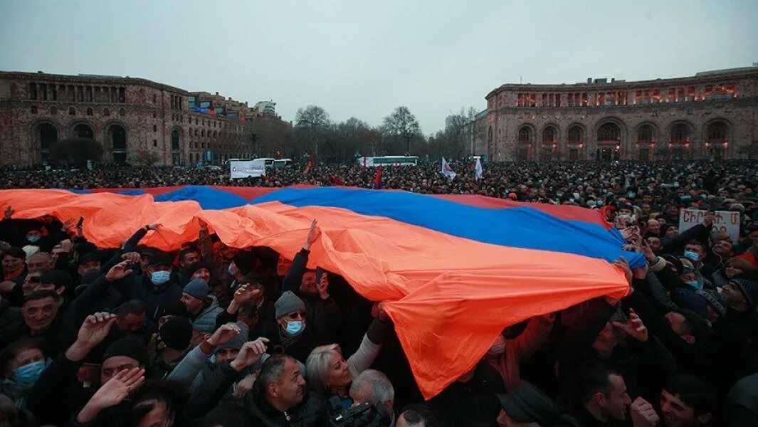 Митинги ст. Уна УНСО 2022. Протесты в Армении 2022. Флаг Армении митинг. Протесты с флагами Армении.