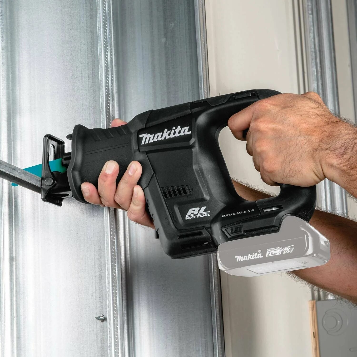 Сабельная пила макита аккумуляторная 18. Makita сабельная пила 18v. Cordless Reciprocating saw 18v, 2ah (Brushless) RT rtx2067. Корпус Makita 18v LXT. Makita xrj07 ( djr188).