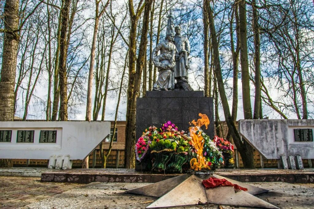 памятник князю ростиславу в рославле. памятник князю ростиславу рославль смоленская область. памятник князю ростиславу в рославле. памятники рославль. памятник князю ростиславу рославль смоленская область.