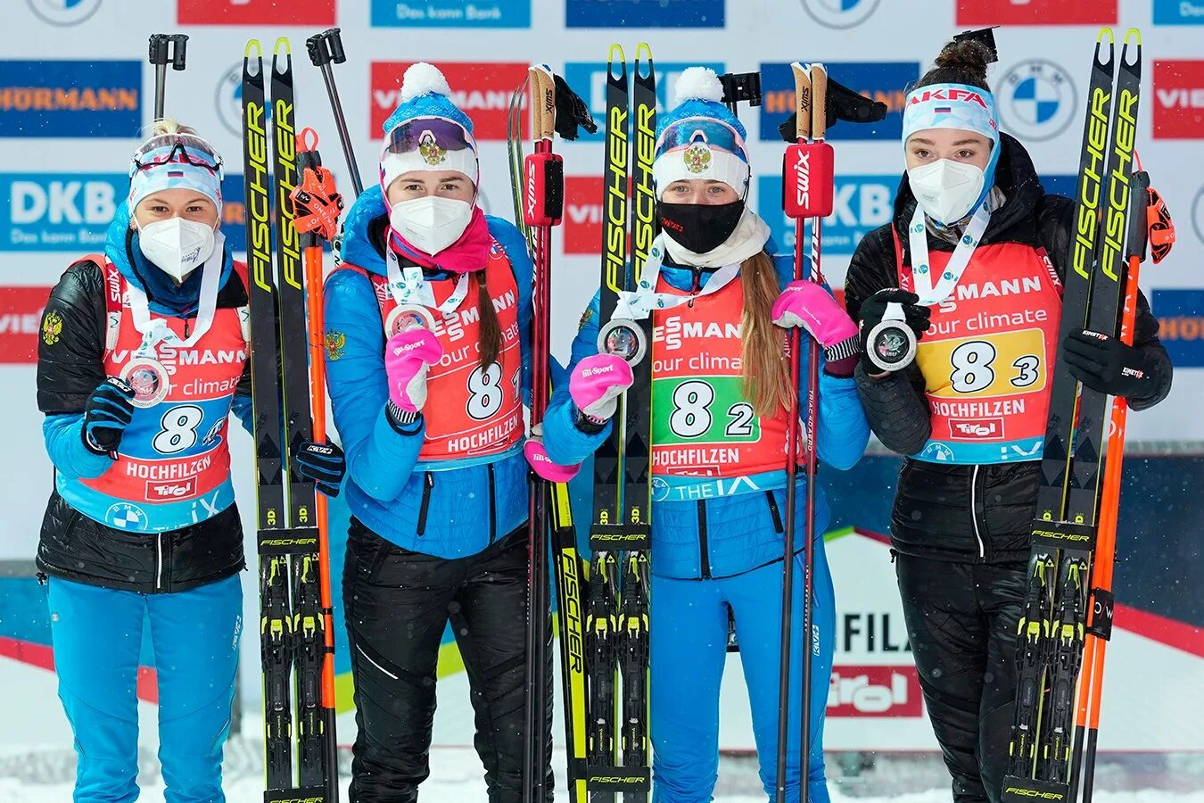 Биатлон 2021 2022 эстафета. Томшин василий биатлон. Биатлон 2021 2022 эстафета. Женская сборная по биатлону 2021. Биатлон 2021 2022 эстафета.