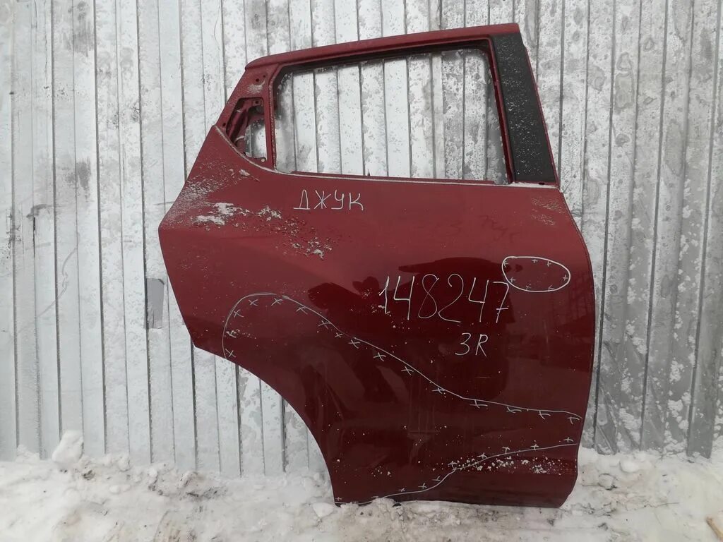 Ниссан жук задняя дверь. Ниссан жук задняя дверь