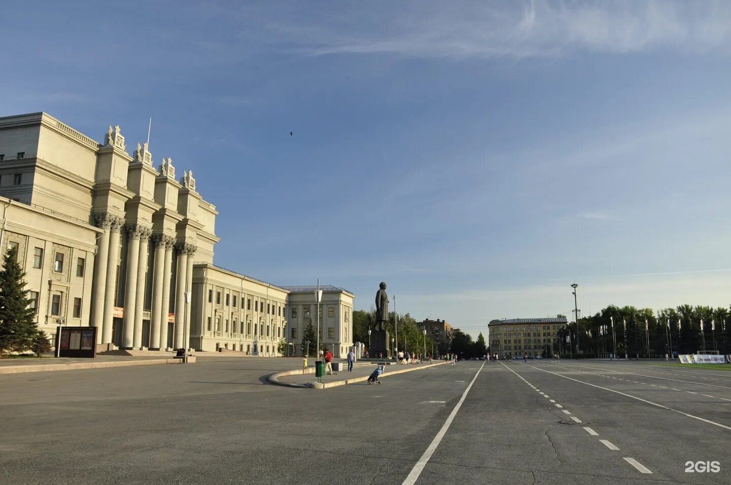 сквер площадь куйбышева самара. площадь куйбышева 2023. рядом площадь куйбышева. площадь куйбышева. рядом площадь куйбышева.