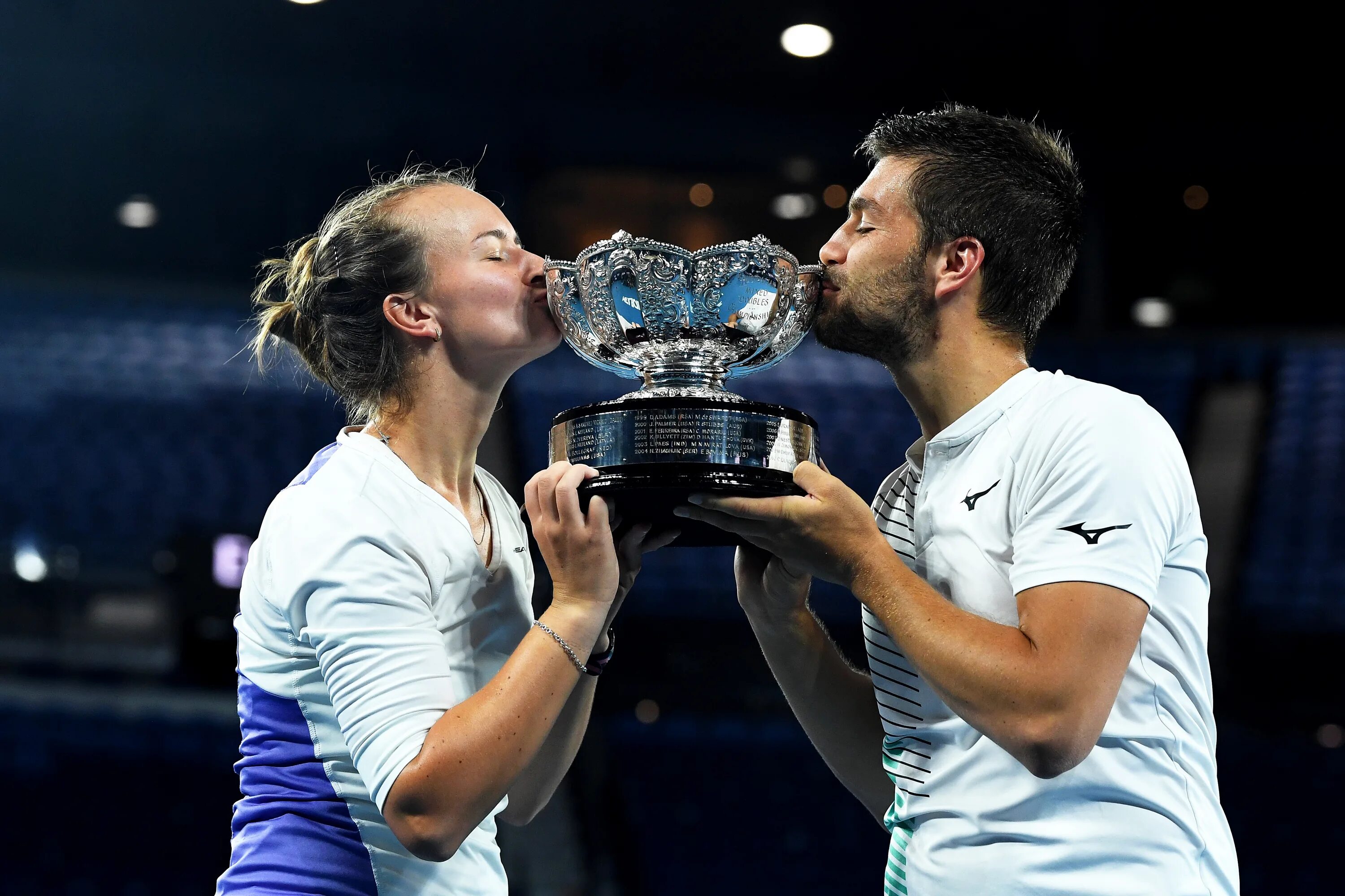 Теннис турниры 2024 мужчины и женщины. Кубок Australian open. Australian open 2020. Australian open – открытый Чемпионат Австралии. Турнире к Australian open.