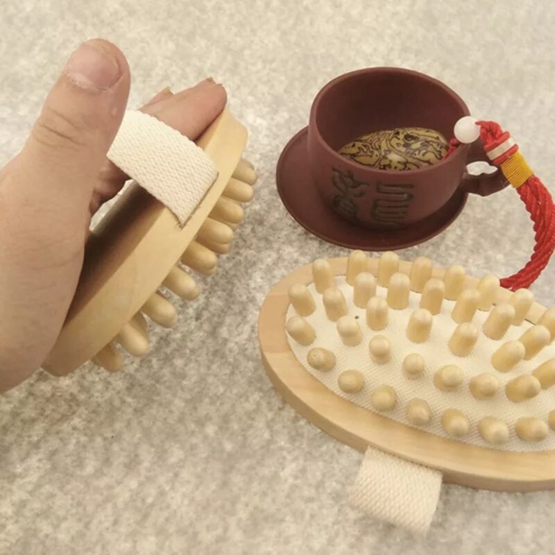 Massage brush. Массажер для тела. Ручной массажер для тела. Массажер антицеллюлитный деревянный. Массажёр для тела ручной деревянный.