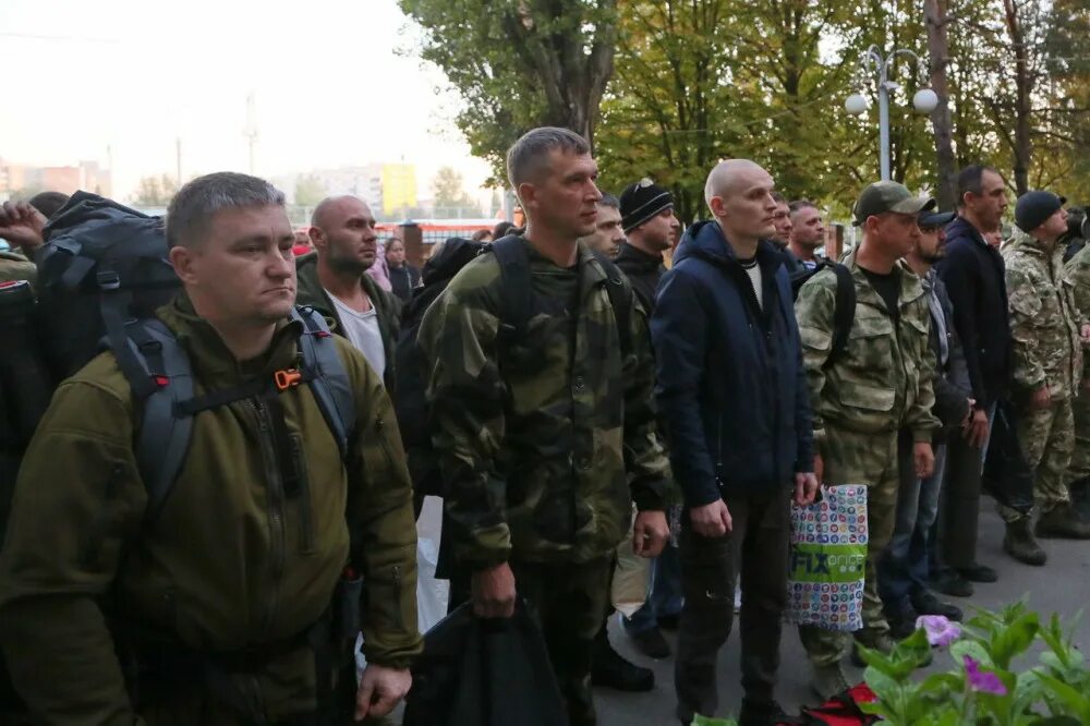 13 октября 15 года. Мобилизация Волгодонск. Мобилизация проводы. Мобилизованные военные. Проводы мобилизованных солдат.