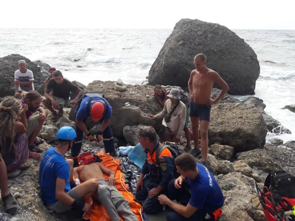 фото на карьере. падение со скалы. происшествия в горах. ущелье погибшей учительницы. падение со скалы.