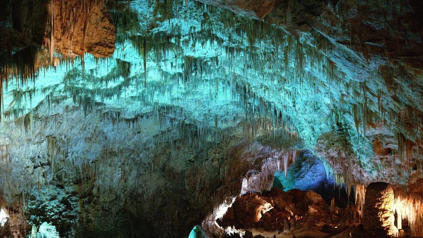 Caves de. Национальный парк Карлсбадские пещеры США. Карлсбадские пещеры Нью Мехико. Сталактитовые пещеры Нью-Мексико. Нью Мехико пещера.