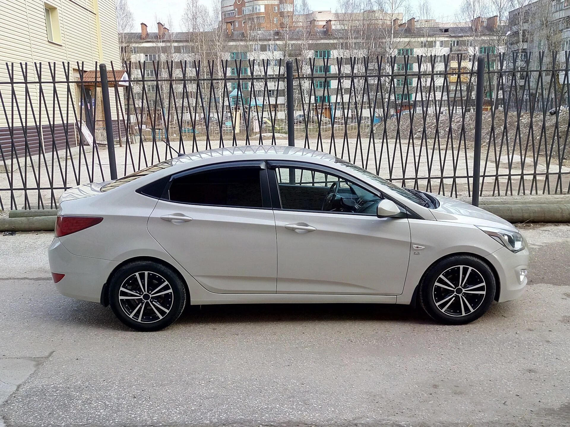 Диски на хендай солярис 2015. Hyundai solaris r17. hyundai solaris r16. диски hyundai solaris r15. диски на солярис 2 r16.
