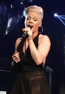 Певица pink песня