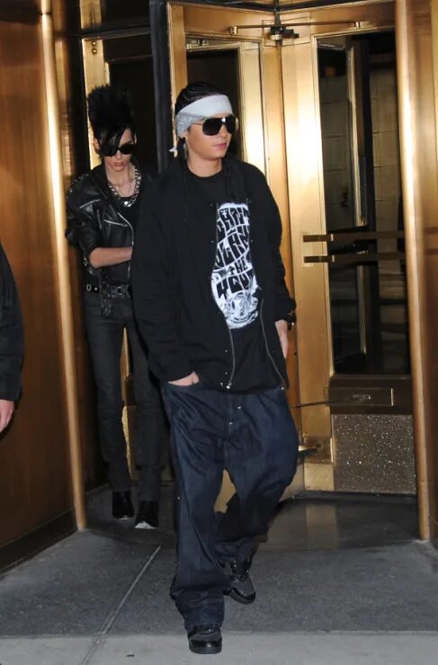 Gallery.ru / Фото #3 - 19.10.2009 - Leaving MTV, New York, USA - tokiohotelru