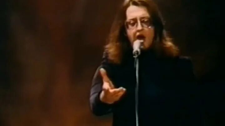 Градский в молодости в фильме визит. Александр градский "как молоды мы были" муз-тв 5. Как молоды мы были в исполнении. Градский в молодости. Как молоды мы были в исполнении.