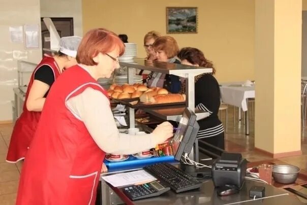 Вакансия администратора столовой в москве. Рабочее место администратора ресторана. Место кассира в столовой. Вакансия администратора столовой в москве. Администратор клиники.