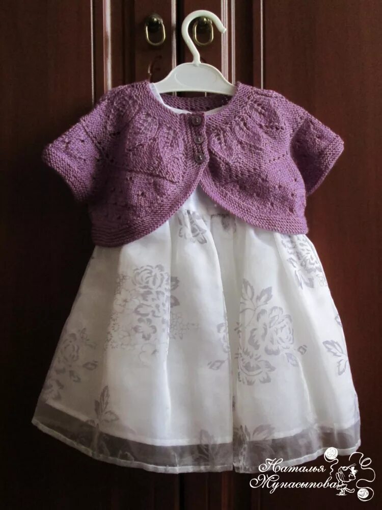 Болеро девочке 2 года. Жилет болеро для девочки спицами. Болеро для девочки. Болеро для девочки спицами на 2 года. Болеро девочке 2 года.