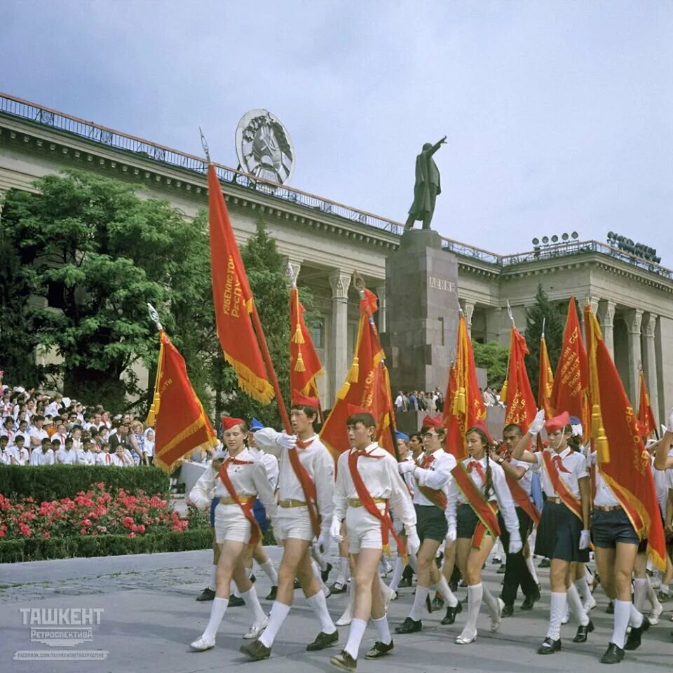 19 май ссср. 19 Мая СССР. Парад пионеров на красной площади 19 мая 1972 года. Парад пионеров 1 мая СССР. Пионеры на красной площади 1922.